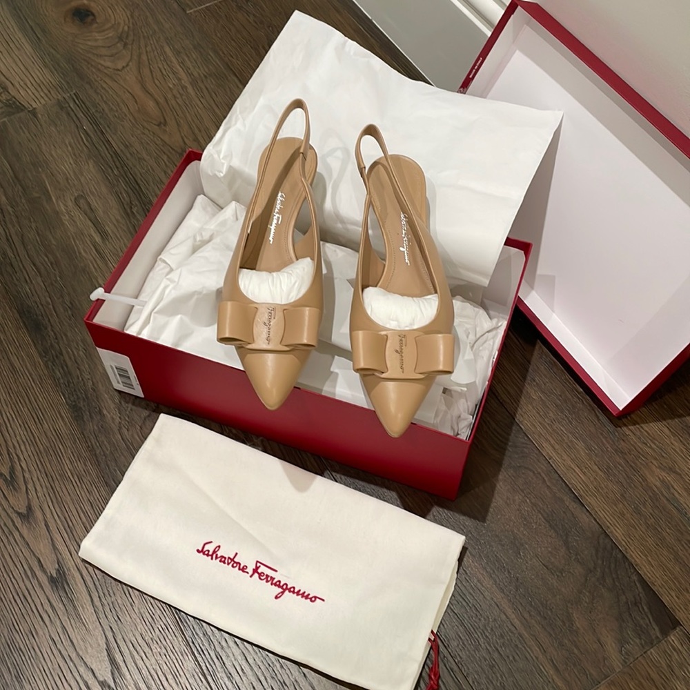 NIB Ferragamo Viva Slingbacks